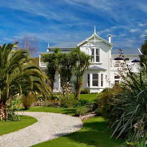 Sennen House Boutique Bed & Breakfast